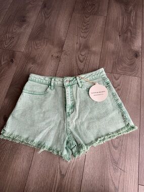NEW SAINTS and HEARTS USA denim Shorts raw hems in green